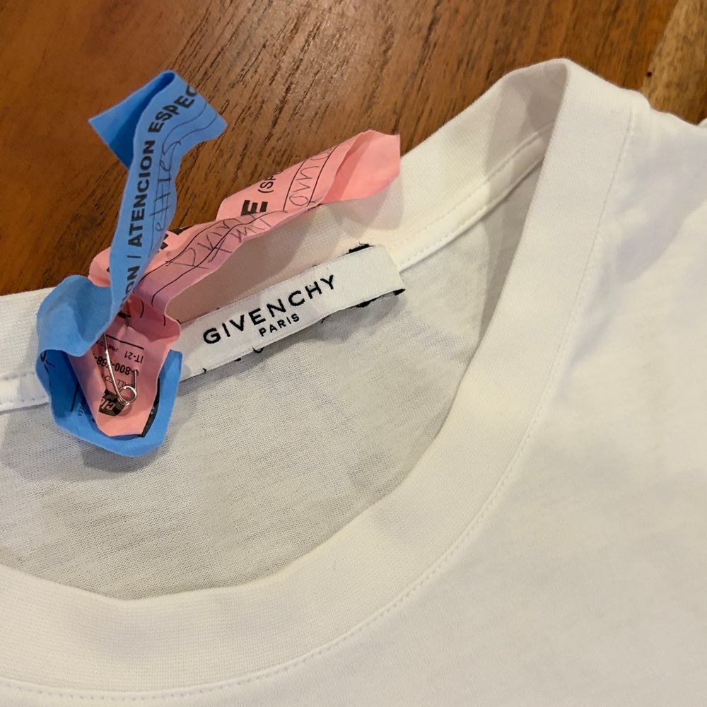 🏝️ Used dry cleaned Givenchy t shirt 3xl - Picture 4 of 6